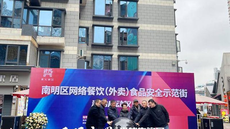 在开始安装膨化食品机械之前，首先要确保安装现场符合机械安装的要求。这包括：